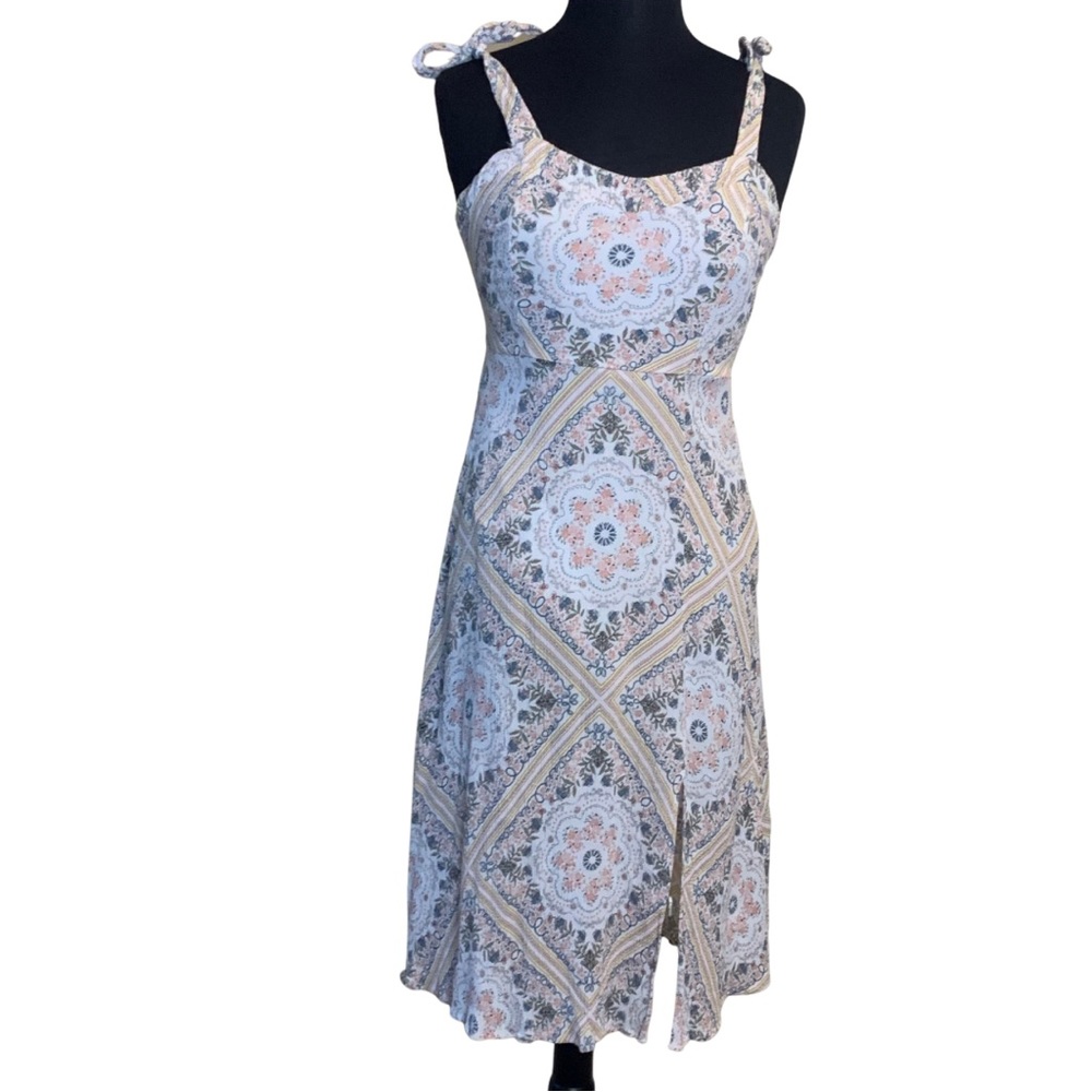 COCO & JAIMESON Dress White Sundress Size Medium Tie Shoulders Crinkle